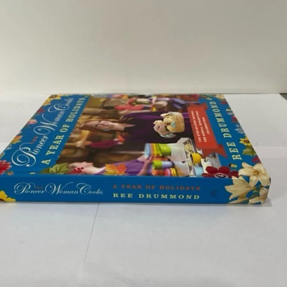 The Pioneer Woman Cooks Cookbook A YEAR OF HOLIDAYS Ree Drummond NEW! Excellent